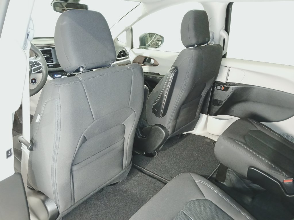 Used 2024 Chrysler Voyager LX FWD image 15