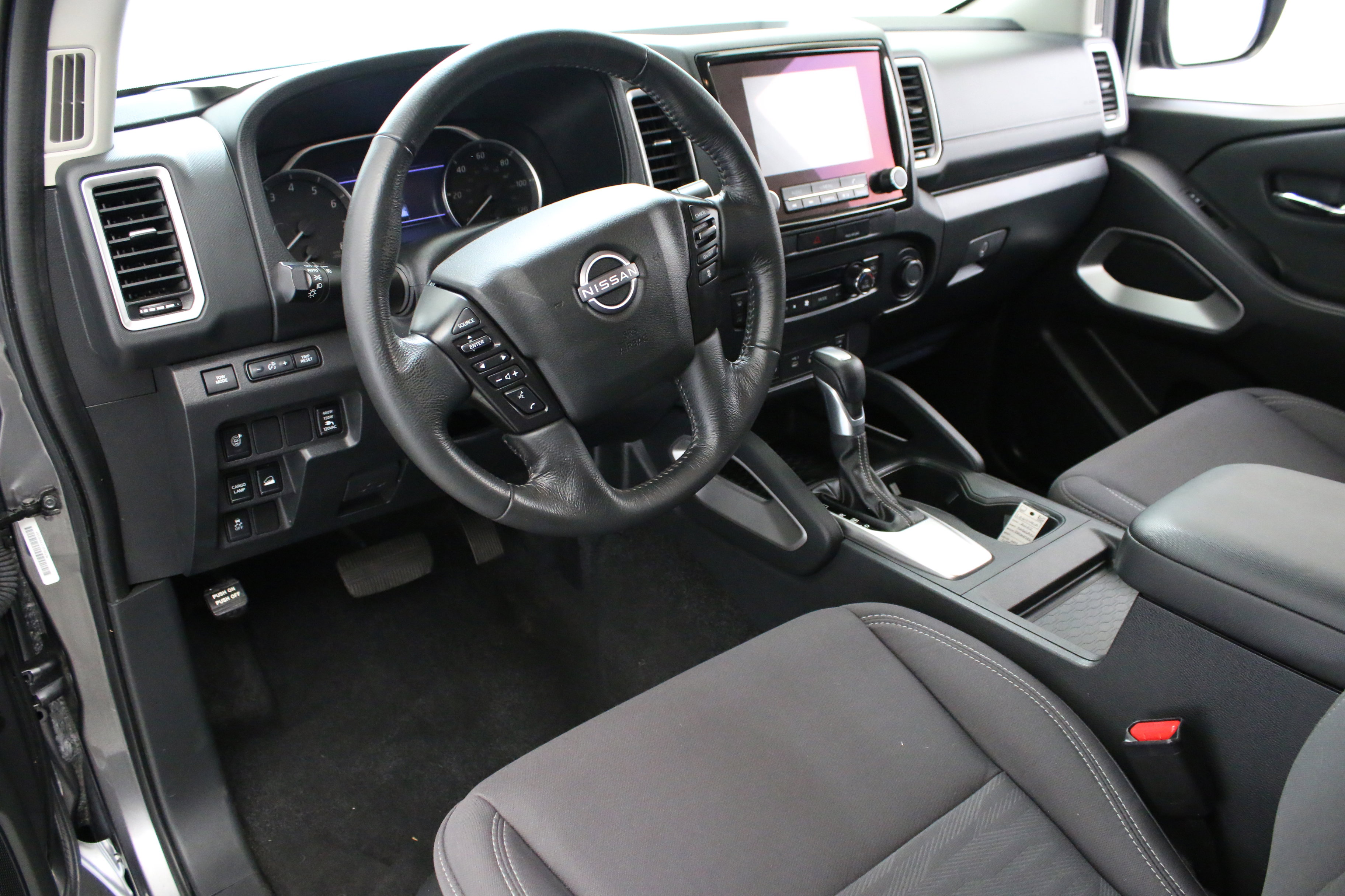 Used 2022 Nissan Frontier SV AWD/4WD image 23