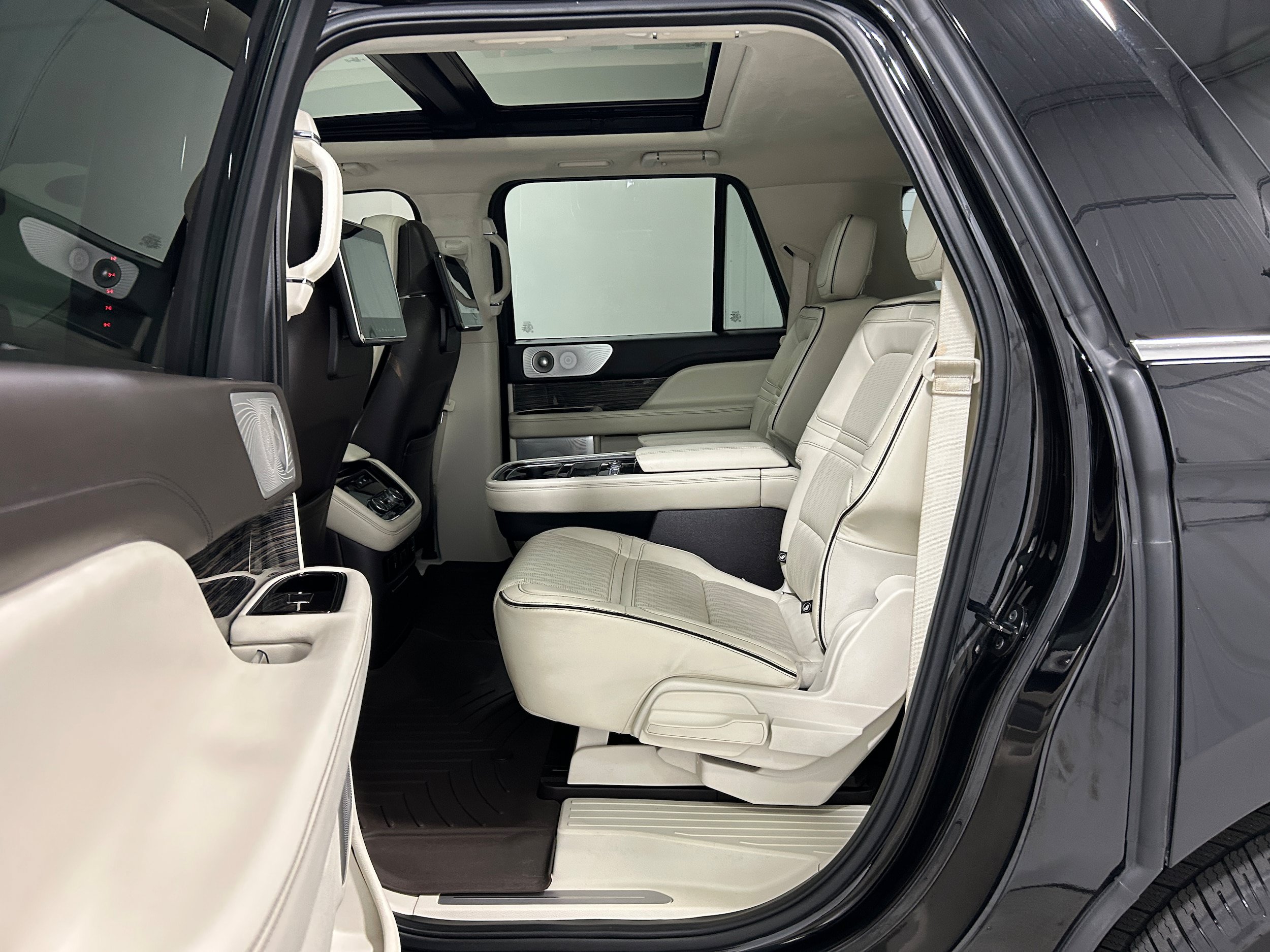 Used 2019 Lincoln Navigator L Black Label AWD/4WD image 30