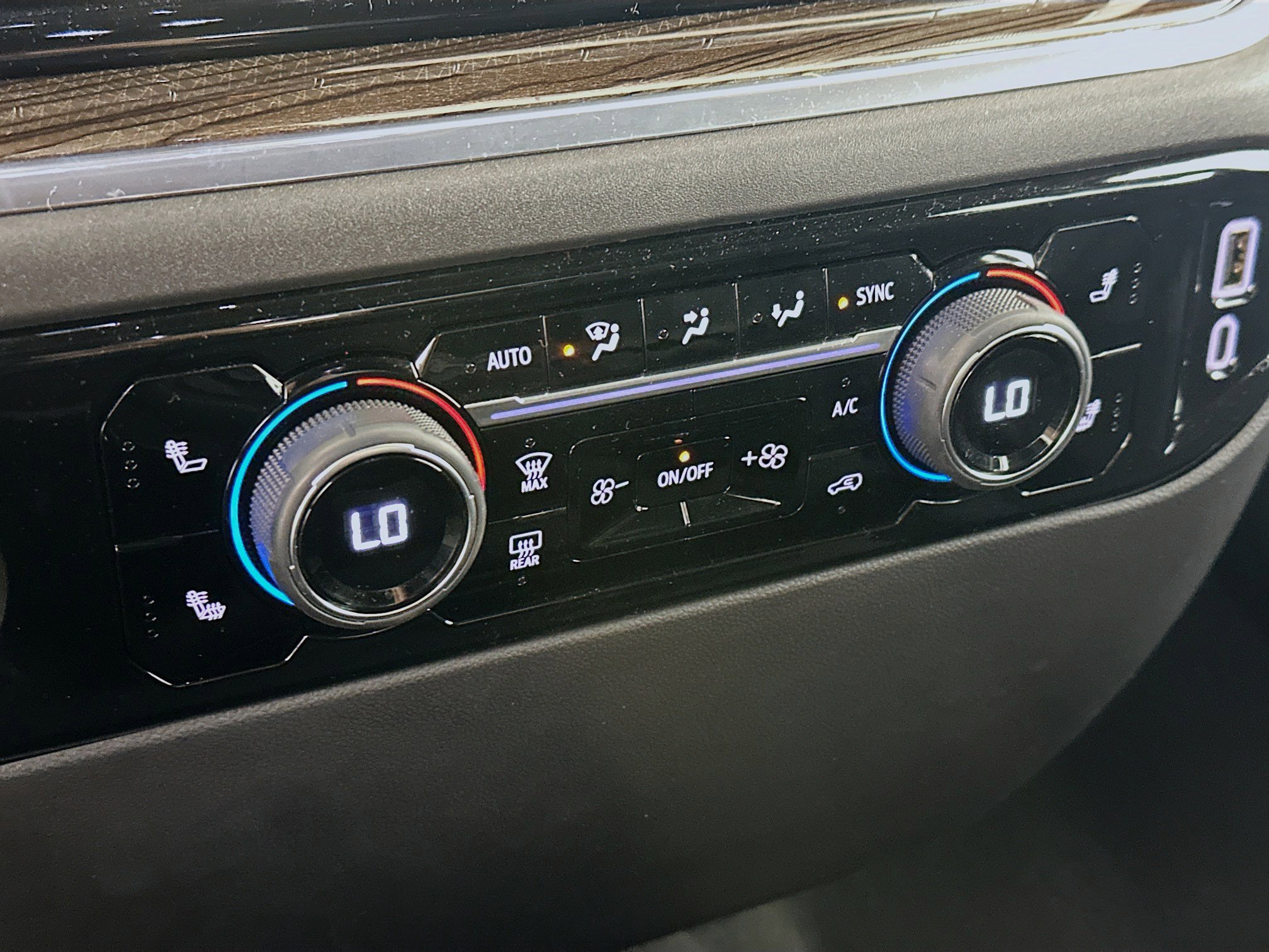 Used 2024 Chevrolet Silverado 1500 LT image 24