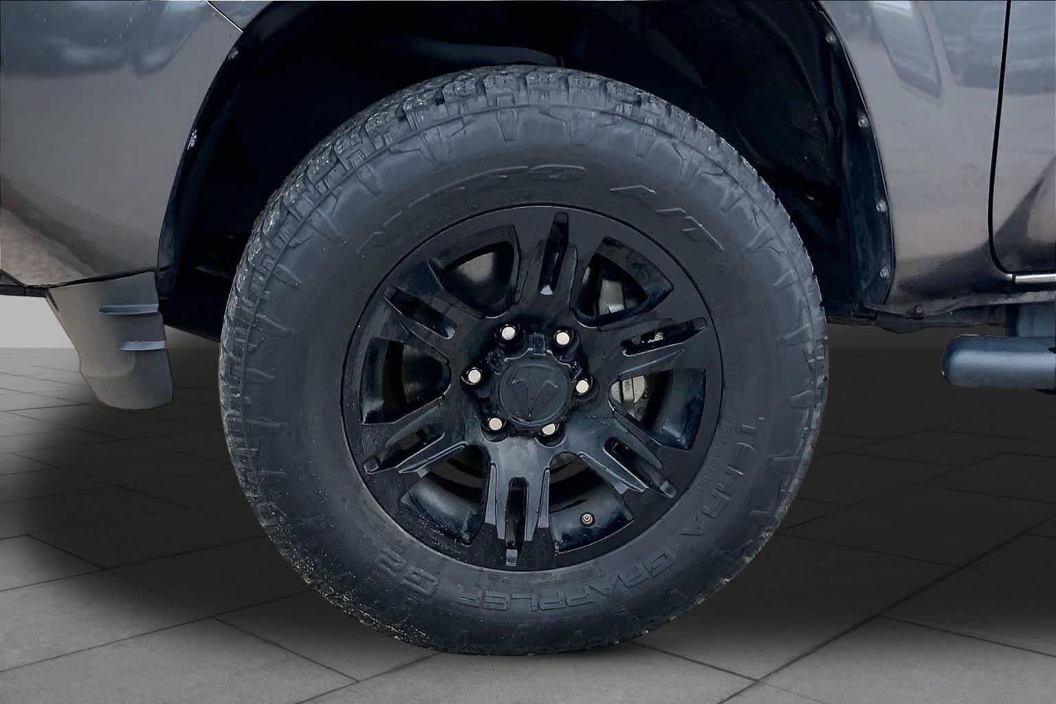 Used 2022 Toyota Tacoma SR w/ SR Convenience Package RWD image 10