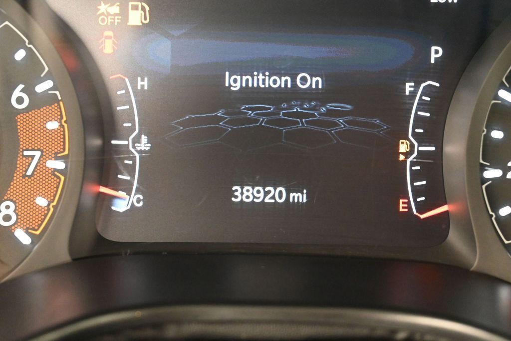 Used 2025 Jeep Compass Trailhawk AWD/4WD image 36