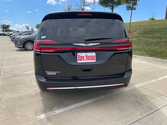 New 2026 Chrysler Pacifica Select image 5