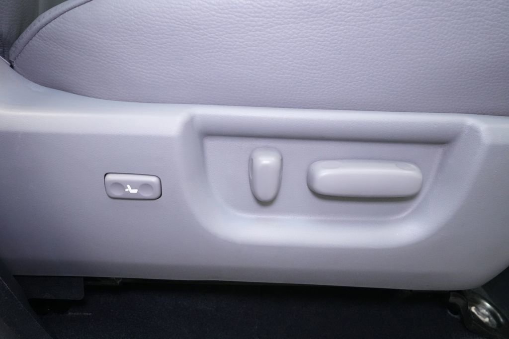 Used 2012 Toyota Tundra Limited w/ Memory Pkg image 29