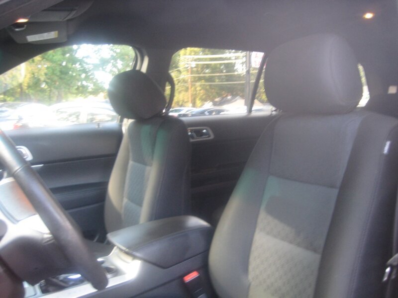 Used 2015 Ford Explorer XLT FWD image 10