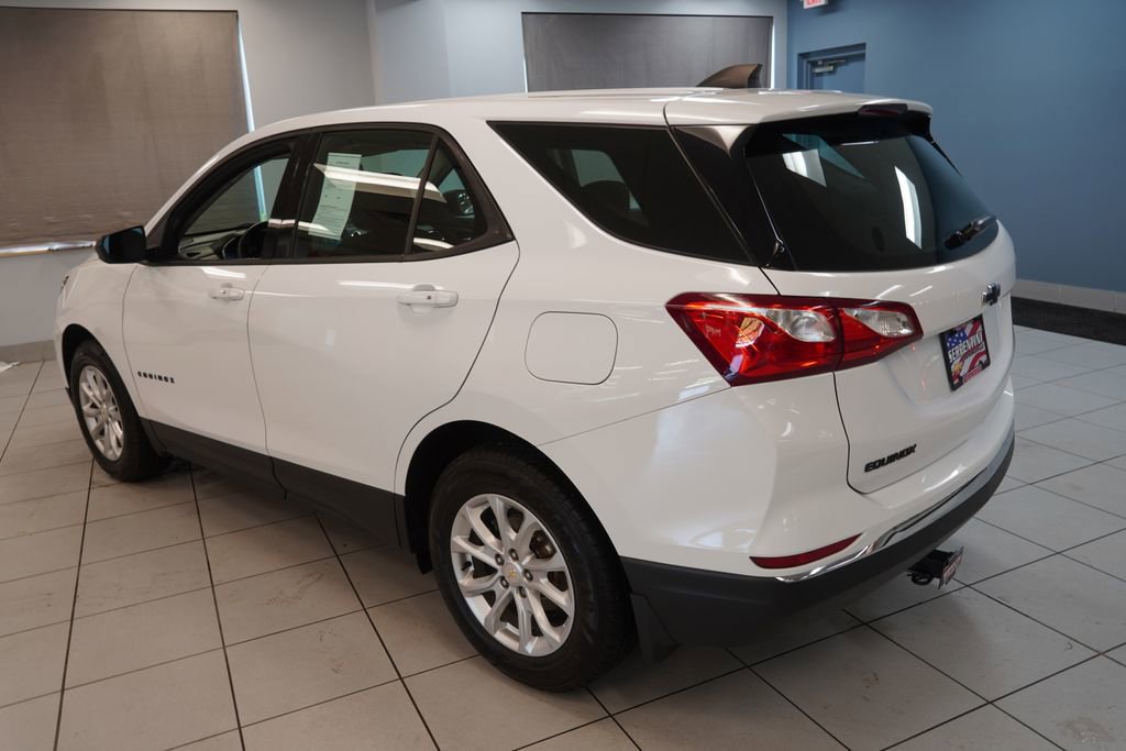 Used 2018 Chevrolet Equinox LS w/ LPO, Blackout Package FWD image 11