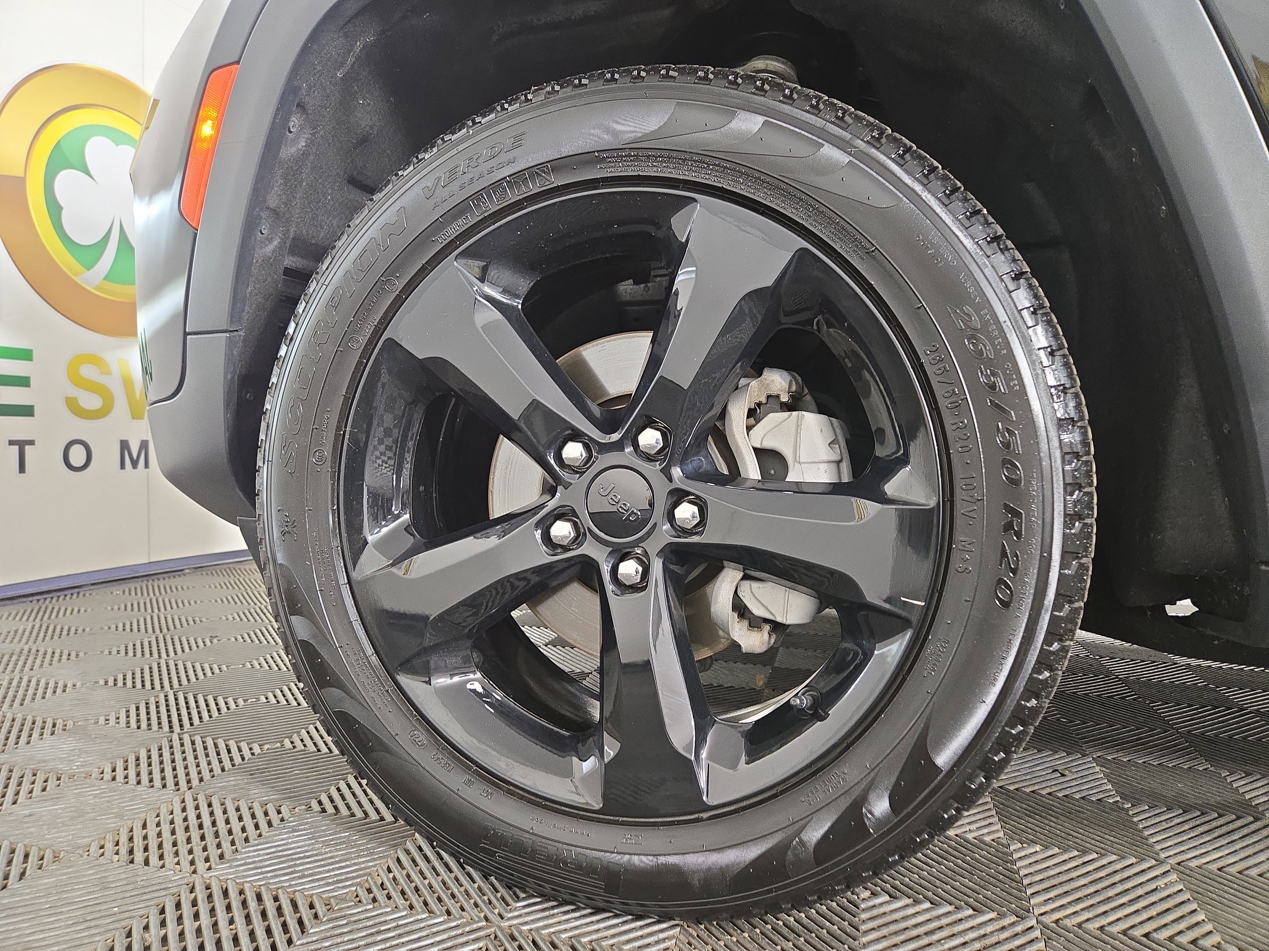 Used 2025 Jeep Grand Cherokee Limited w/ Black Appearance Package image 36