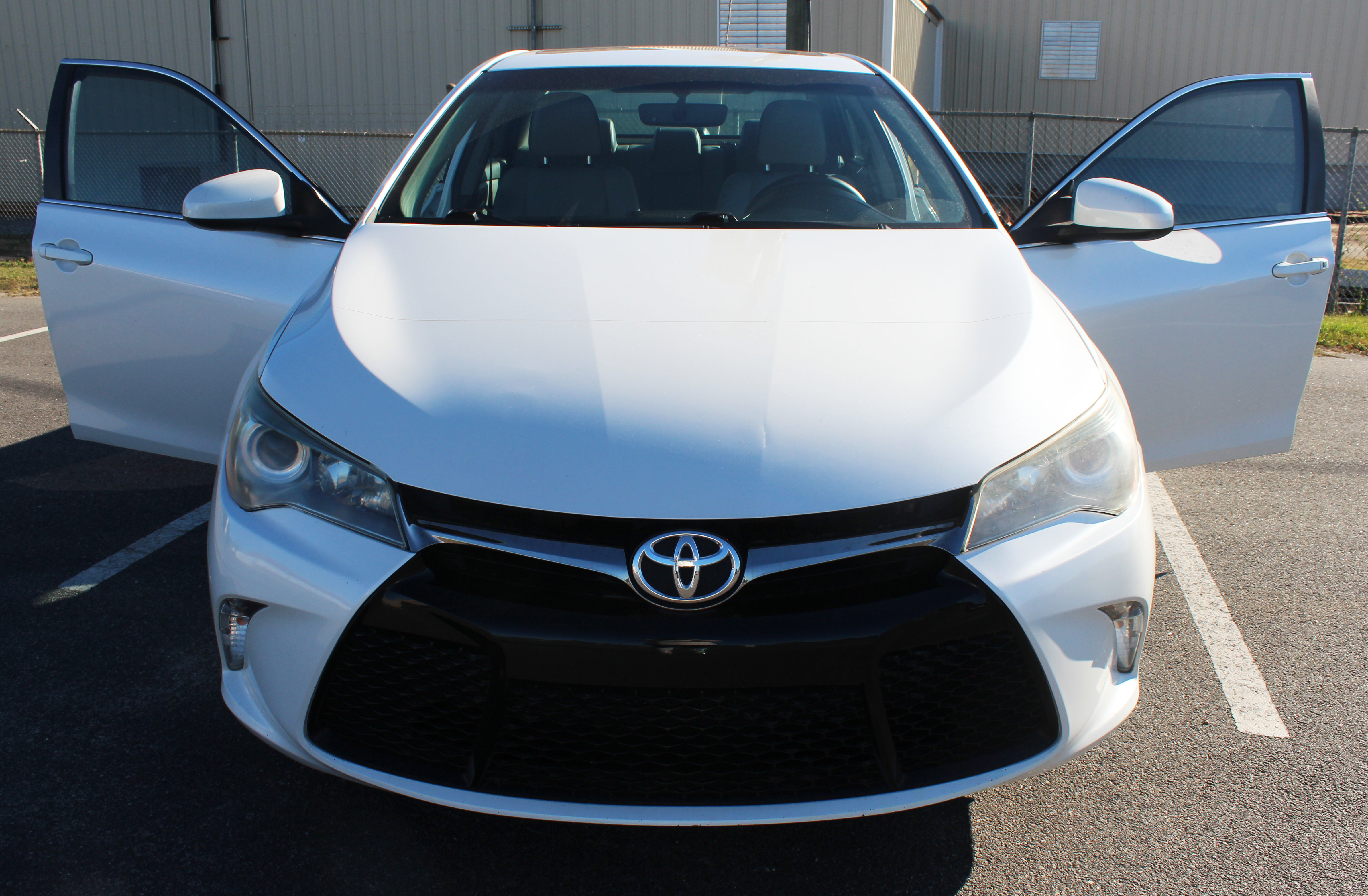 Used 2017 Toyota Camry SE w/ Moonroof Package image 17