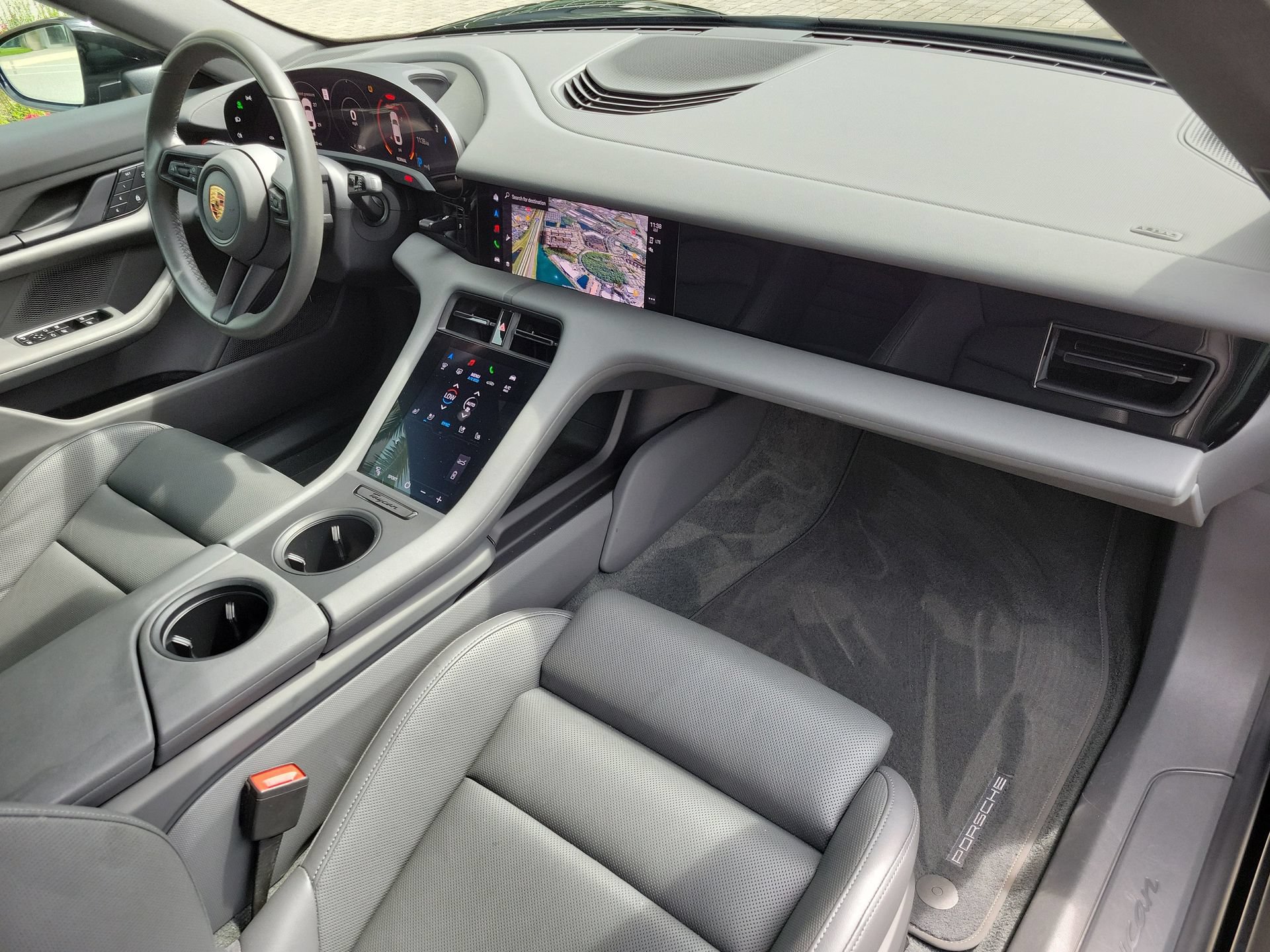 Used 2024 Porsche Taycan RWD image 3