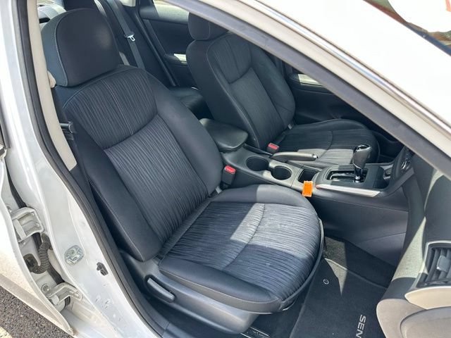 Used 2016 Nissan Sentra SV w/ Style Package FWD image 11