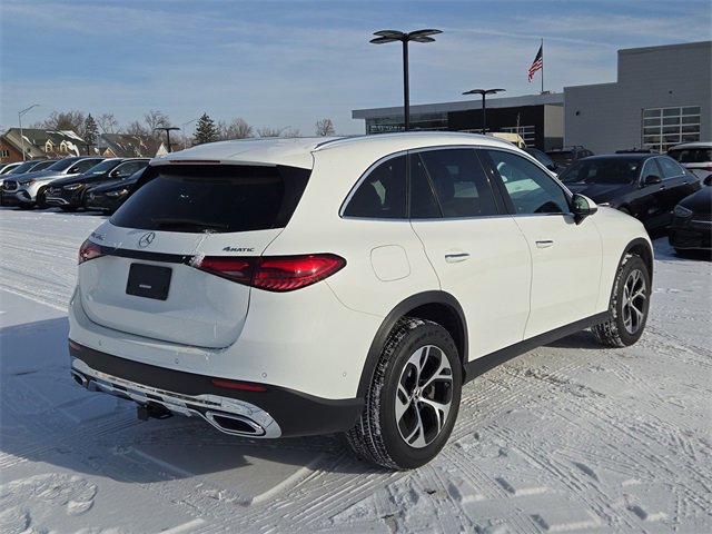 Used 2025 Mercedes-Benz GLC 350e 4MATIC image 3