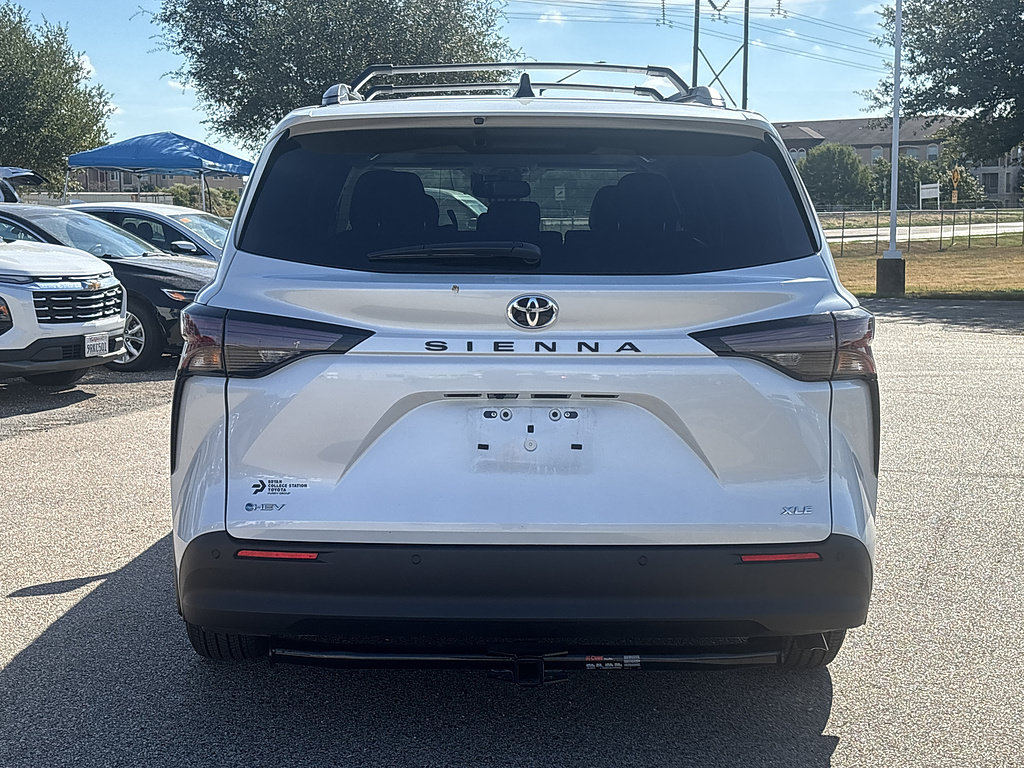 Used 2026 Toyota Sienna XLE FWD image 5