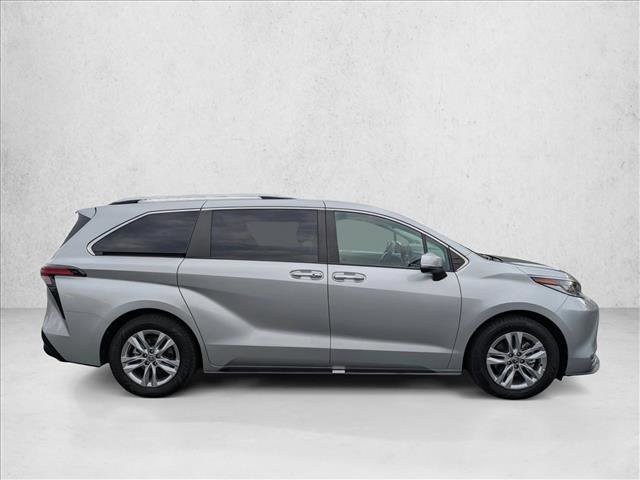 Certified 2022 Toyota Sienna Limited image 4