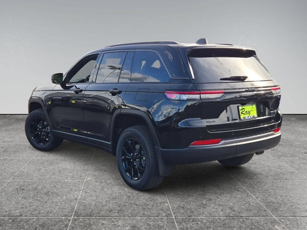 New 2026 Jeep Grand Cherokee Altitude AWD/4WD image 7