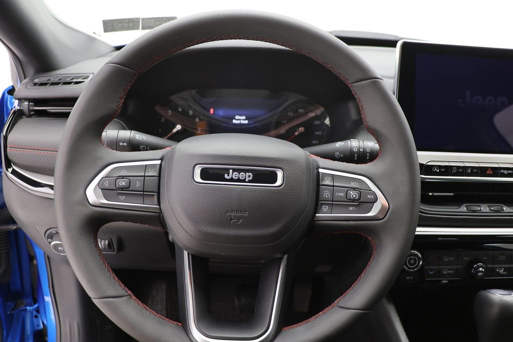 Used 2025 Jeep Compass Trailhawk AWD/4WD image 16