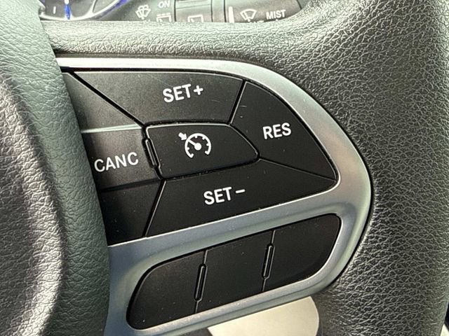 Used 2017 Chrysler Pacifica LX FWD image 13