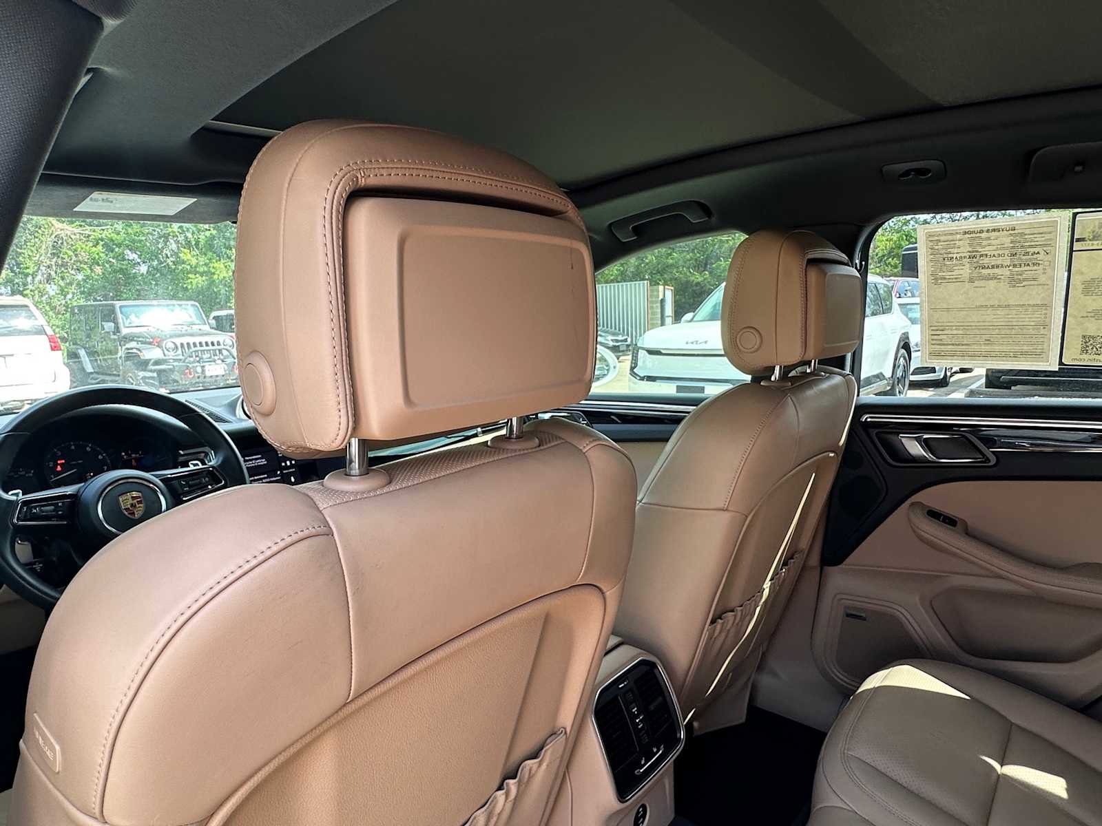 Used 2024 Porsche Macan w/ Premium Plus Package image 27