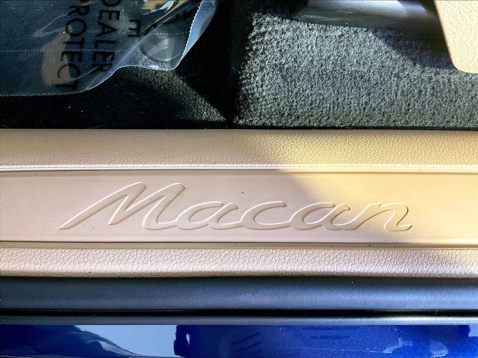 Certified 2023 Porsche Macan AWD/4WD image 19