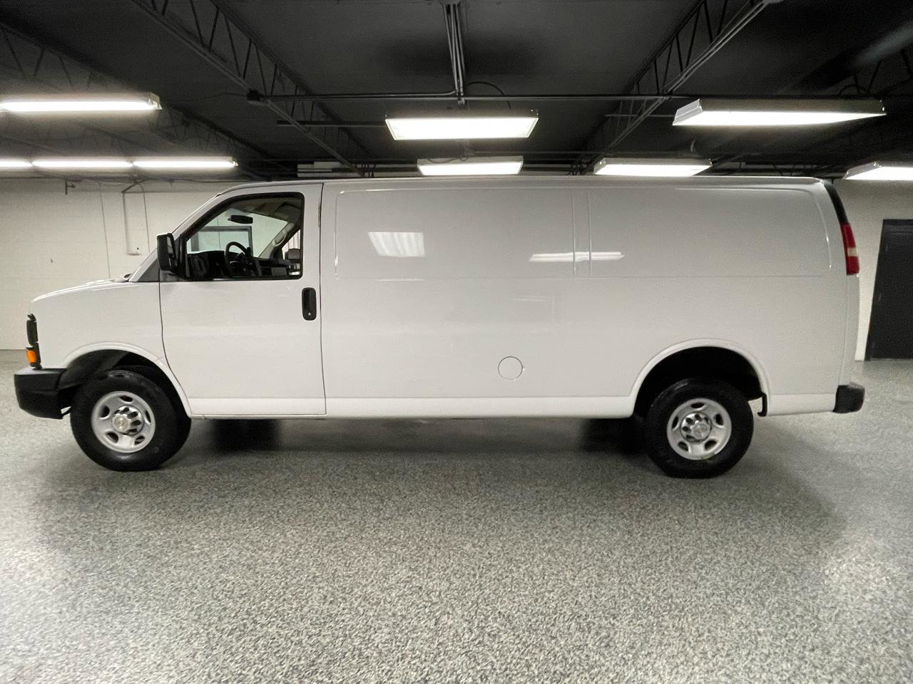 Used 2014 Chevrolet Express 2500 Extended image 4