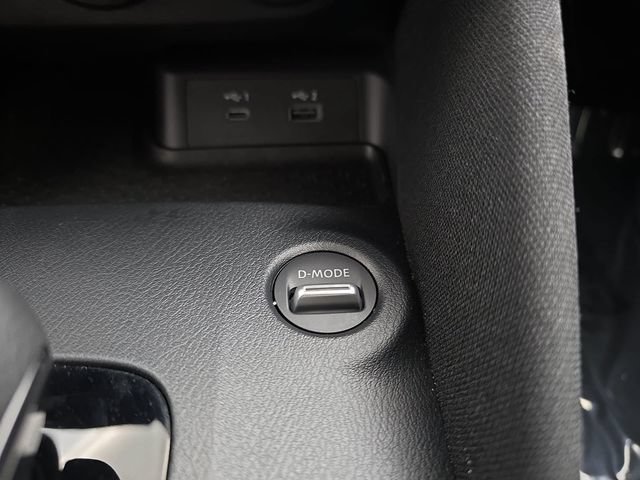 Used 2025 Nissan Z Sport w/ Floor Mat Package RWD image 29