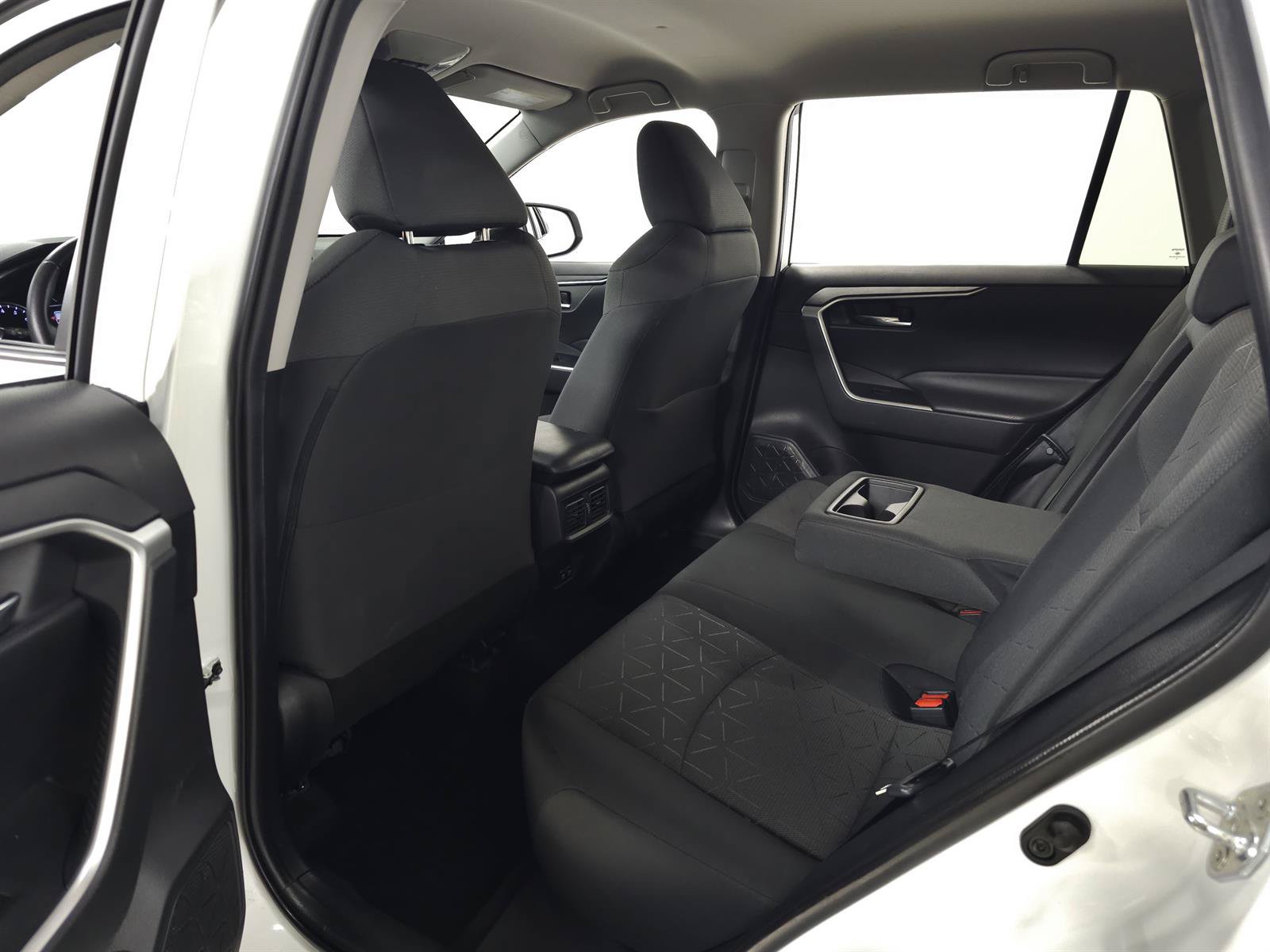 Used 2020 Toyota RAV4 XLE w/ XLE Grade Weather Package AWD/4WD image 27