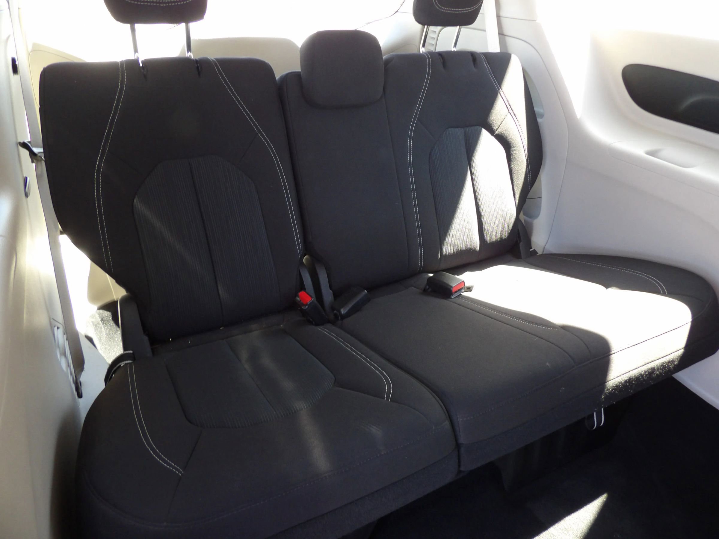 Used 2023 Chrysler Voyager LX image 13