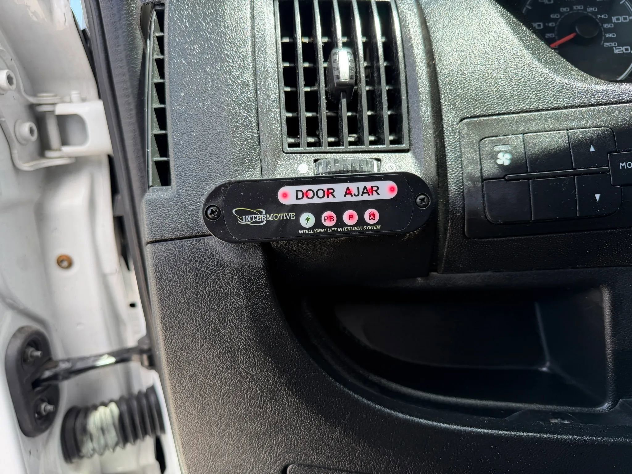 Used 2015 RAM ProMaster 3500 w/ Premium Appearance Group image 17