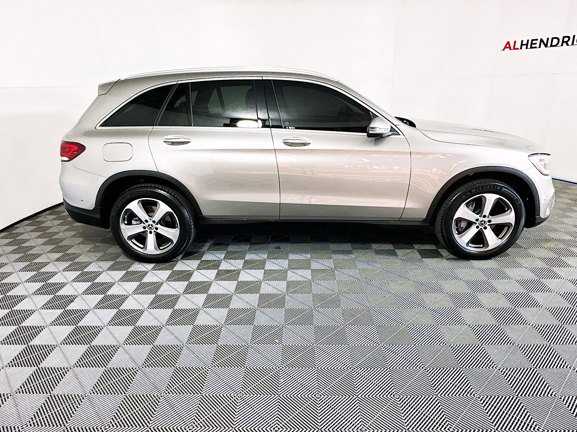 Used 2022 Mercedes-Benz GLC 300 4MATIC image 2