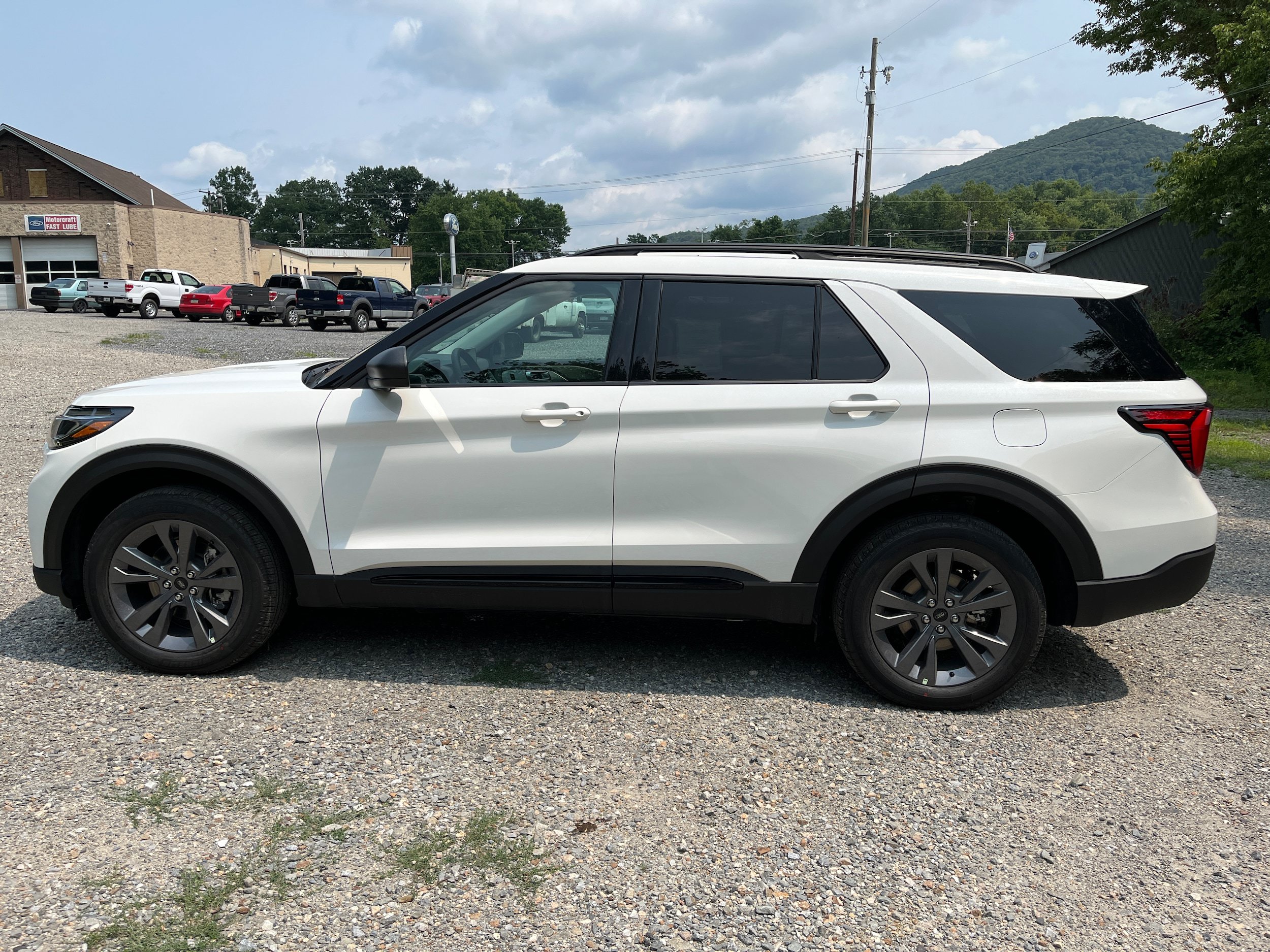 New 2026 Ford Explorer Active w/ Active Comfort Package AWD/4WD image 17