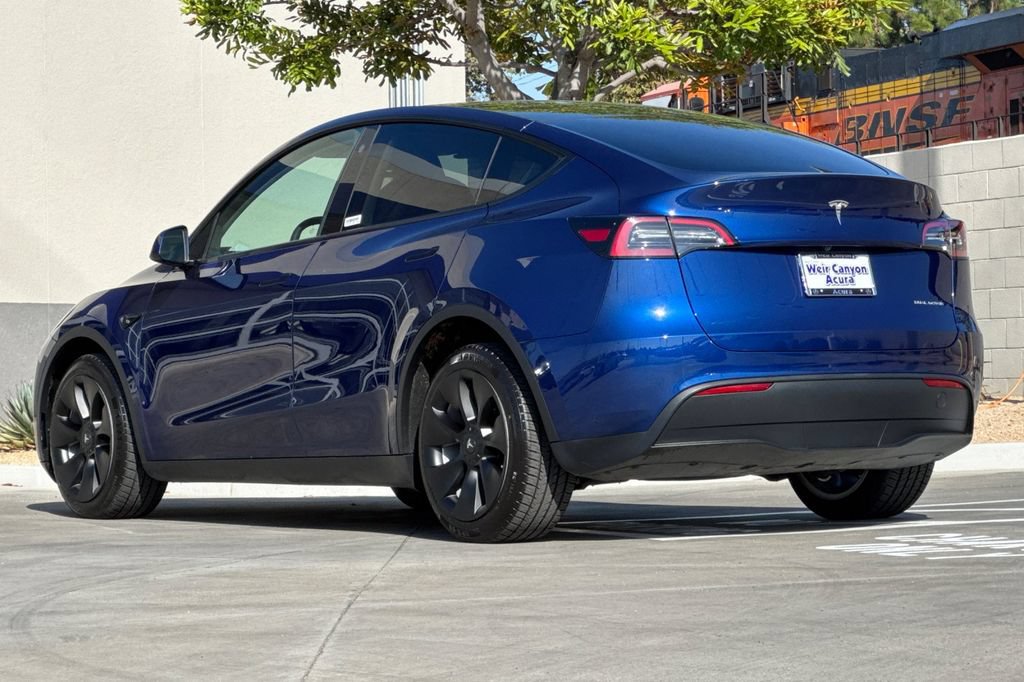 Used 2023 Tesla Model Y Long Range AWD/4WD image 3