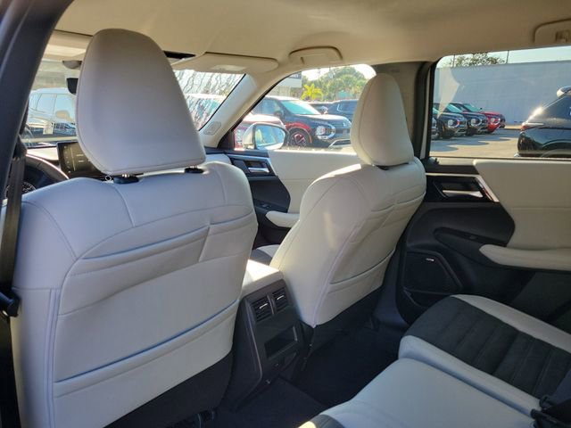 New 2026 Mitsubishi Outlander SE image 15