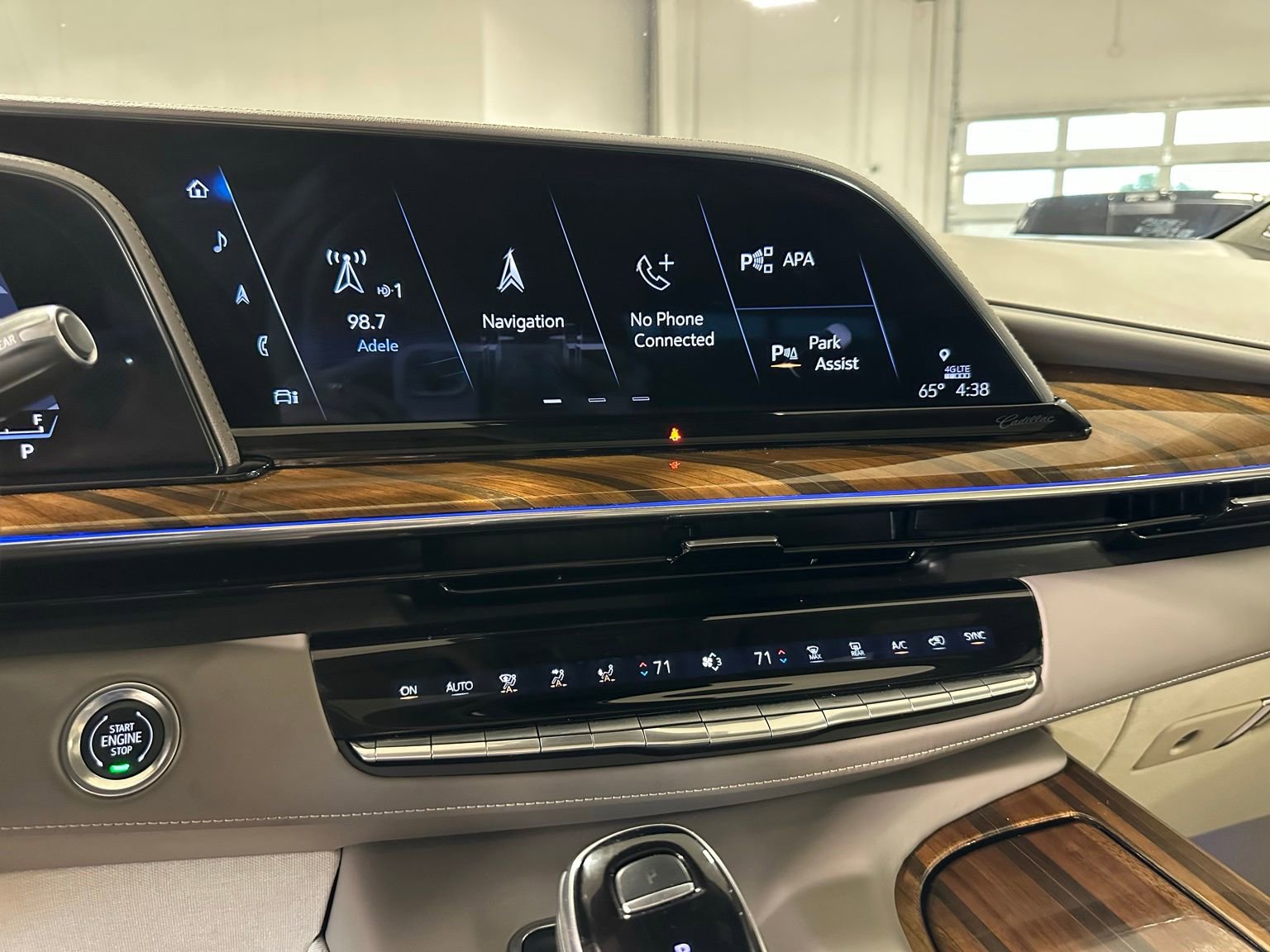 Used 2024 Cadillac Escalade Sport Platinum w/ LPO, ONYX Package AWD/4WD image 29