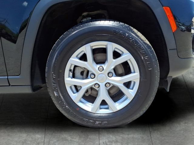 Used 2023 Jeep Grand Cherokee Limited AWD/4WD image 9
