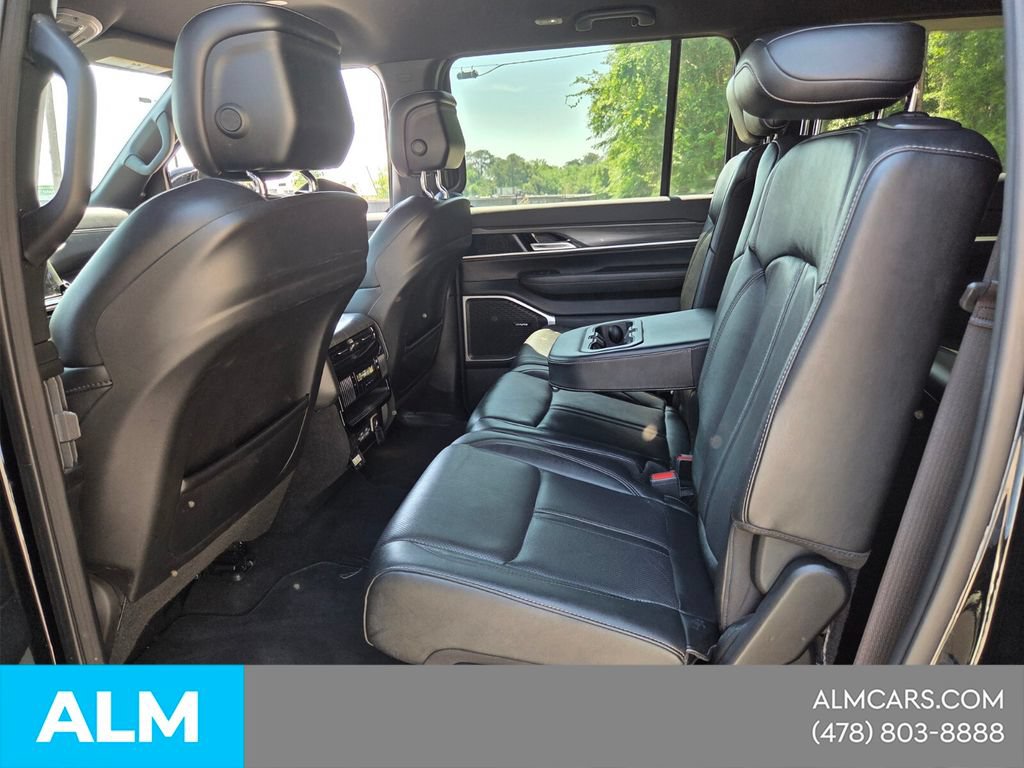 Used 2023 Jeep Wagoneer L Series II AWD/4WD image 5
