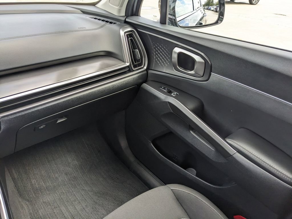 Certified 2024 Kia Sorento LX image 17