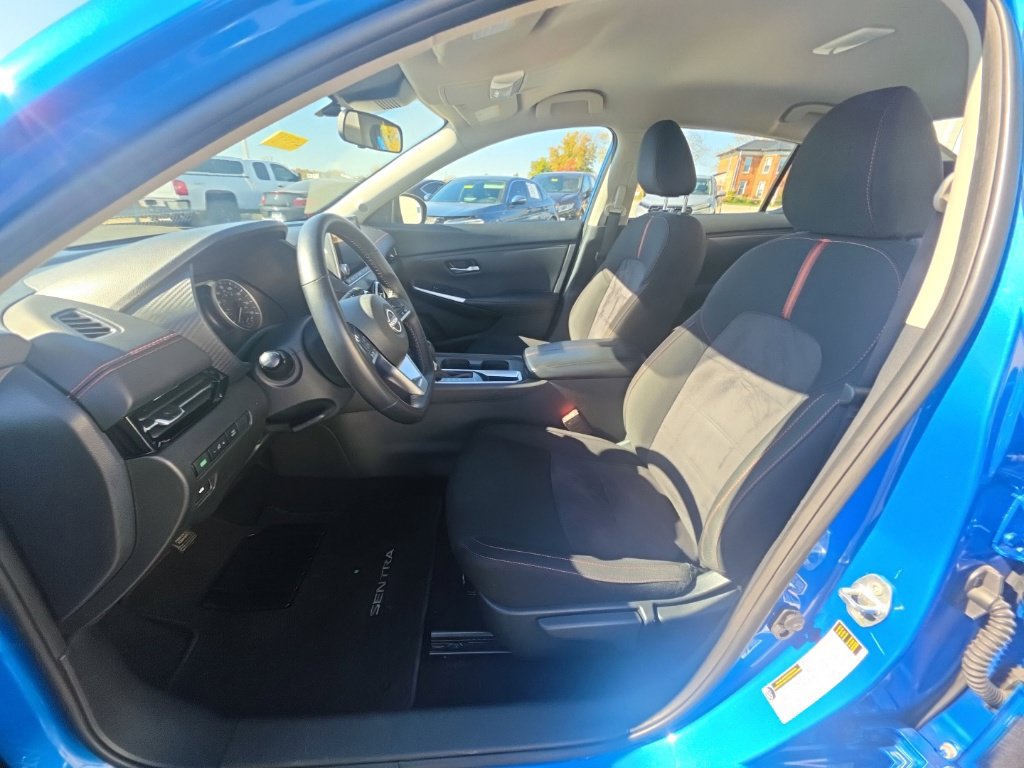 Used 2025 Nissan Sentra SR FWD image 13