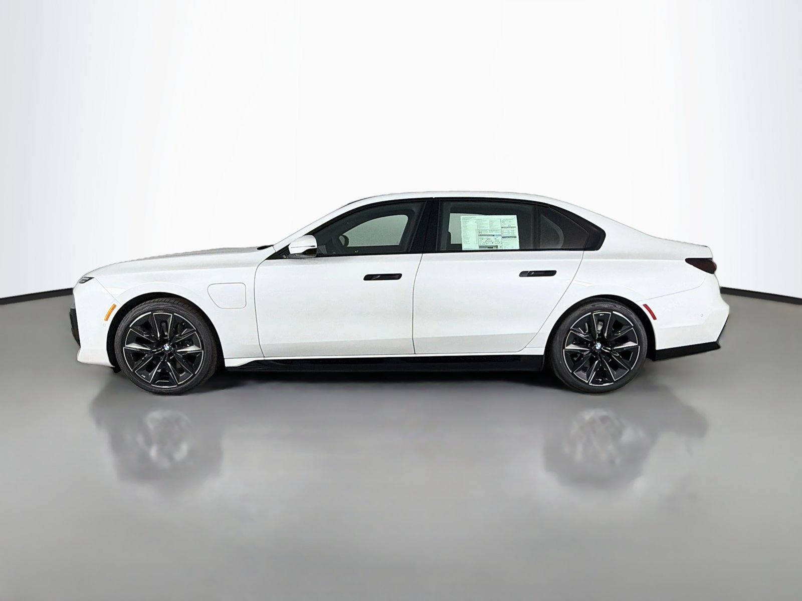 New 2026 BMW 750e xDrive w/ Premium Package AWD/4WD image 4