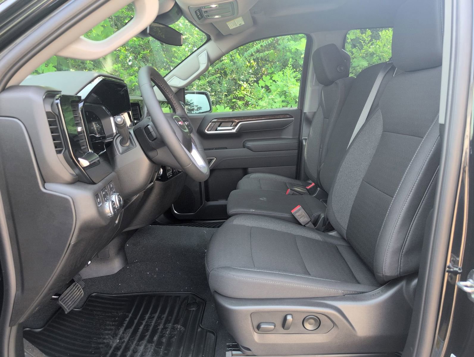 New 2025 GMC Sierra 1500 SLE w/ X31 Off-Road Package AWD/4WD image 11