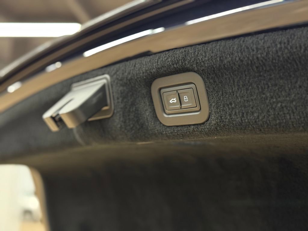 Used 2022 Bentley Flying Spur Plug-In Hybrid image 45