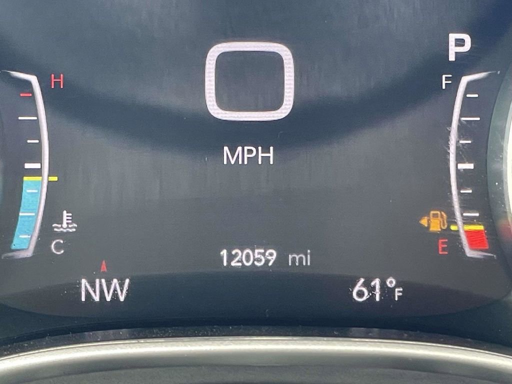 Used 2025 Chrysler Pacifica Select image 19