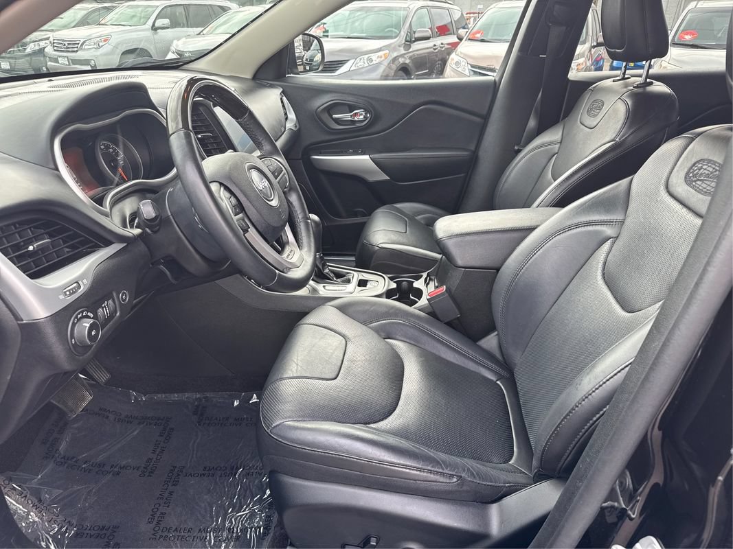 Used 2018 Jeep Cherokee Overland AWD/4WD image 10