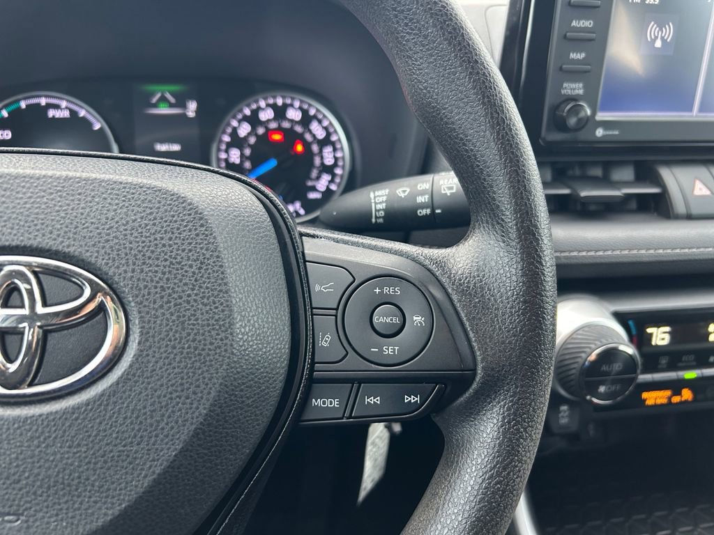 Used 2021 Toyota RAV4 LE image 18