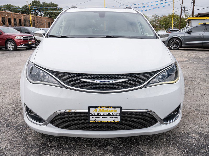 Used 2020 Chrysler Pacifica Limited image 2