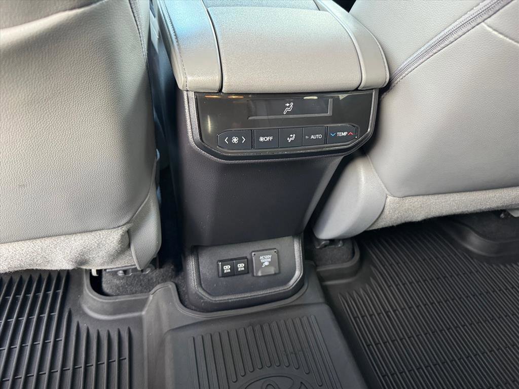 Certified 2021 Toyota Highlander Limited image 9