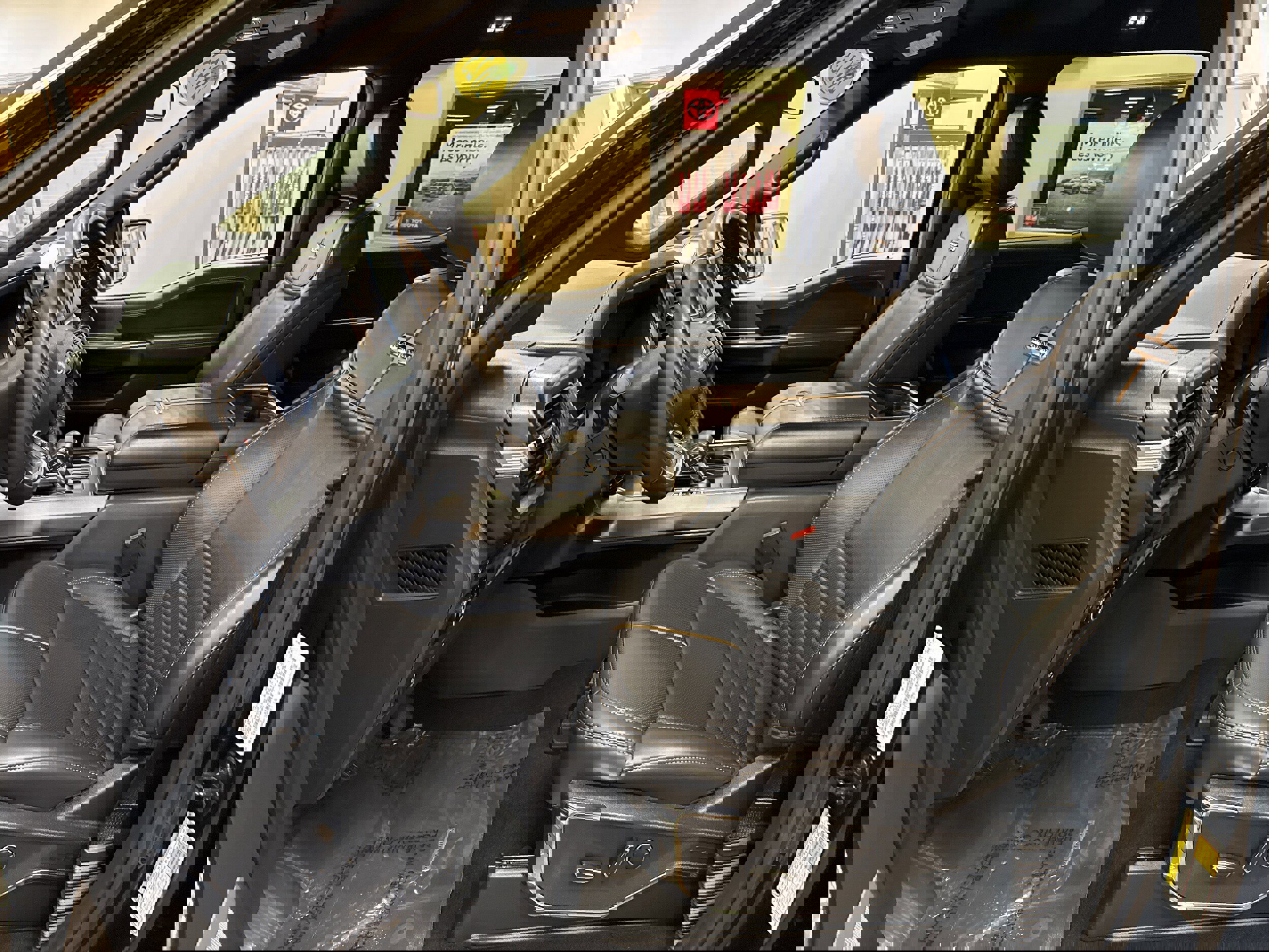 Used 2023 Ford F150 Platinum image 30