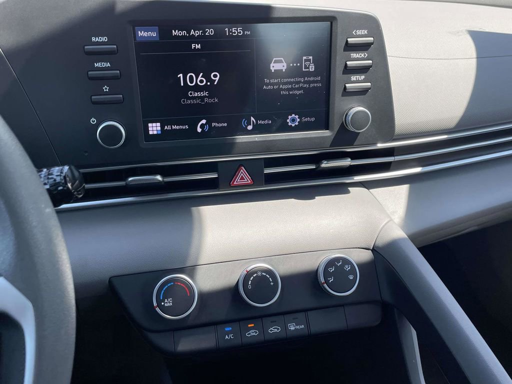Certified 2024 Hyundai Elantra SE FWD image 16