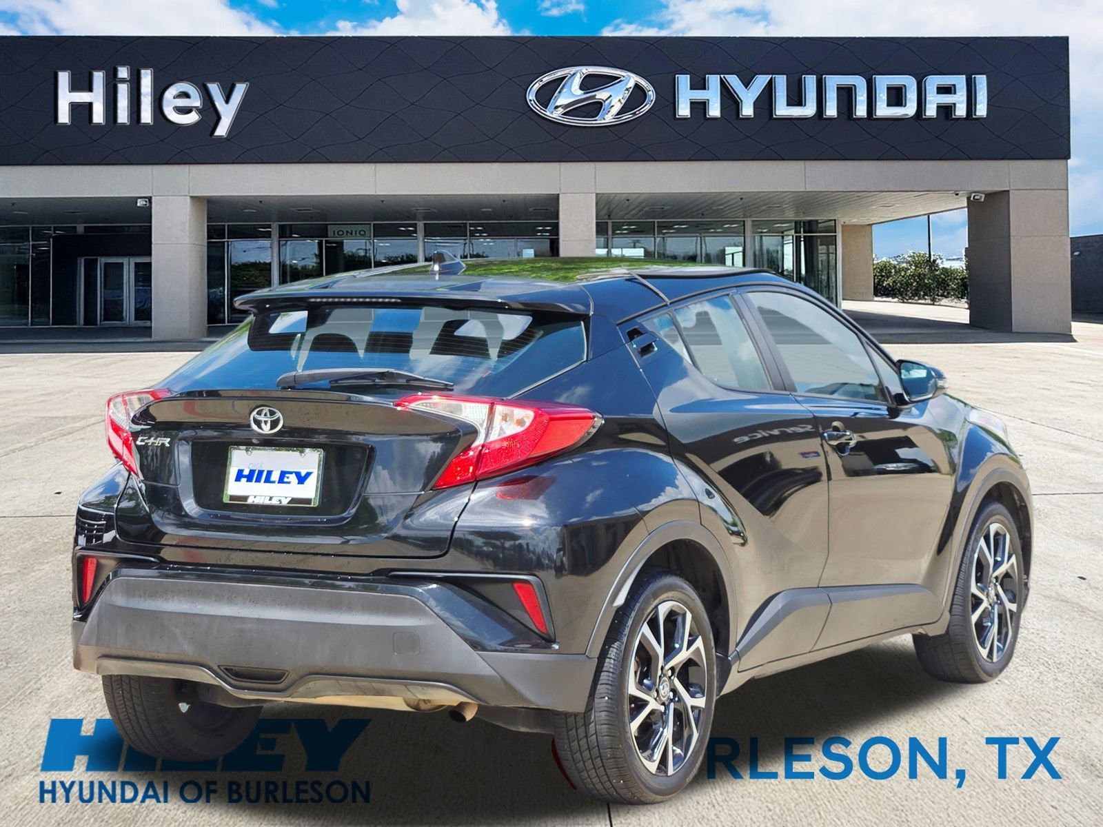 Used 2018 Toyota C-HR XLE image 4
