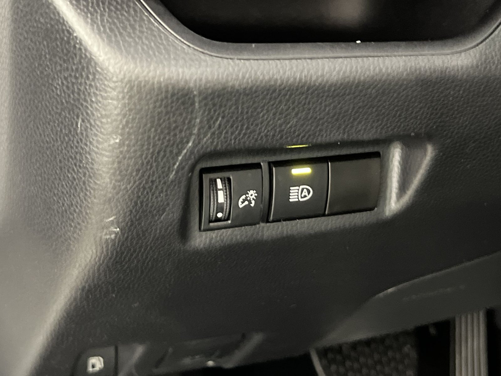 Used 2025 Toyota RAV4 XLE AWD/4WD image 32