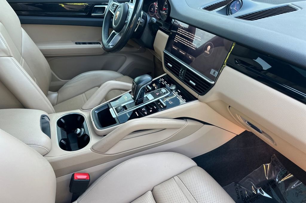 Used 2022 Porsche Cayenne image 16