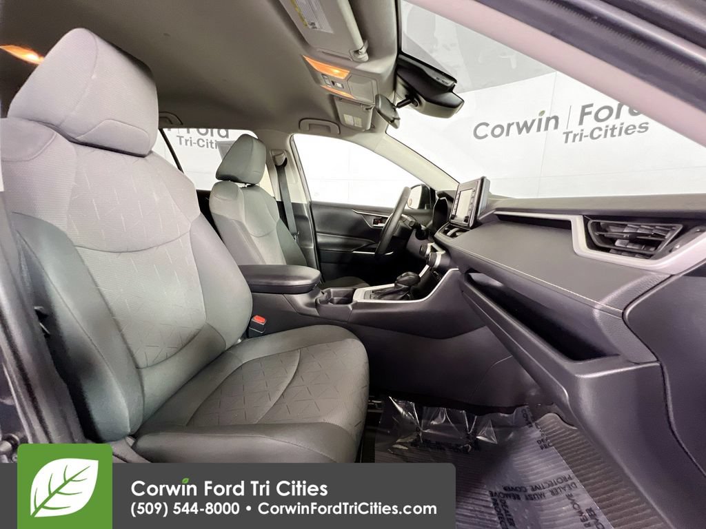 Used 2020 Toyota RAV4 XLE w/ XLE Grade Weather Package AWD/4WD image 17